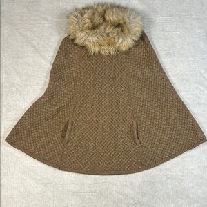 Steve Madden Tan Faux Fur Collar knitted poncho sweater.  One Size